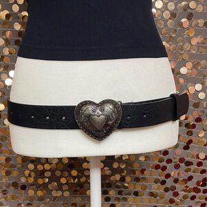 Black belt with silver tone heart buckle #309